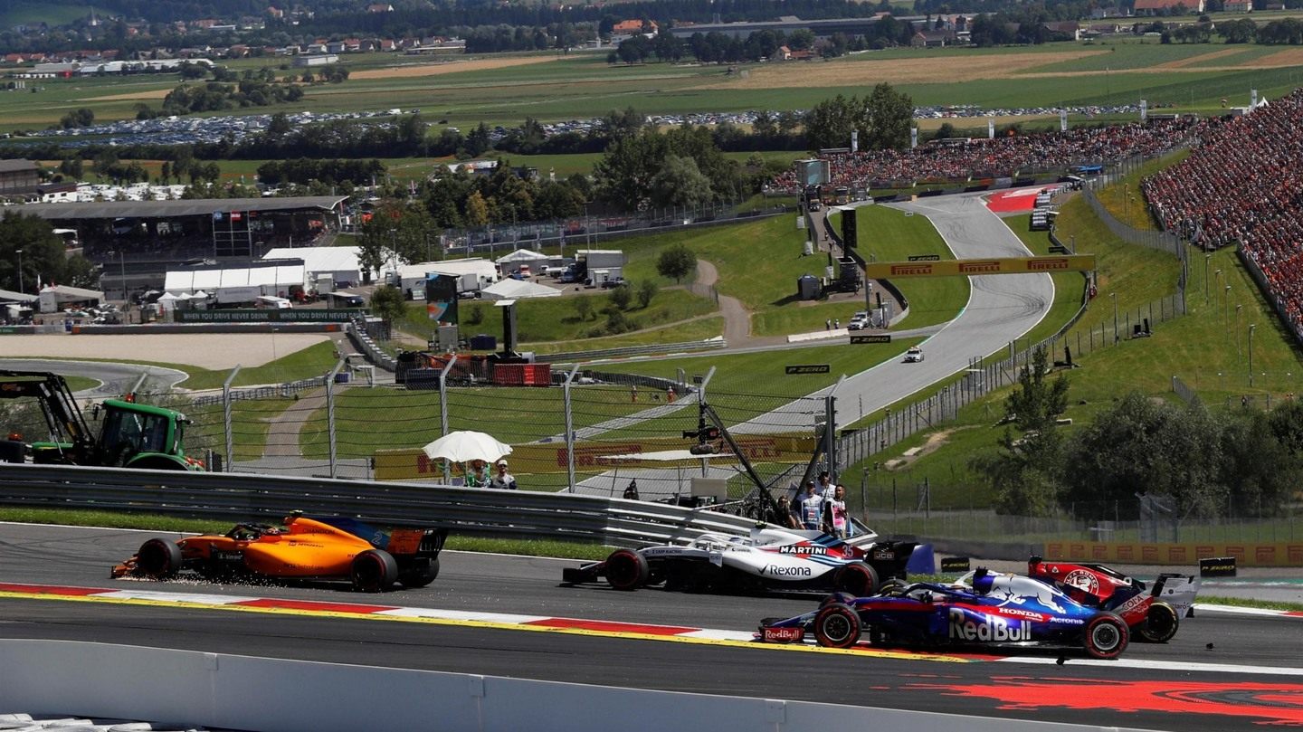 Пьер Гасли, Toro Rosso, после контакта со Стоффелем Вандорном, McLaren © Formula 1