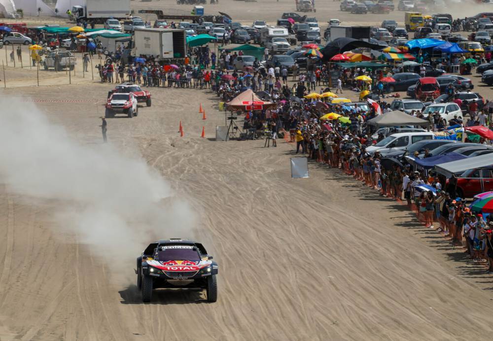 Peugeot на стартовом допе "Дакара-2018" © Dakar