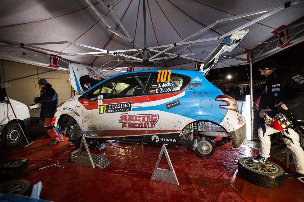 Машина команды Arctic Energy World Rally Team в сервис-парке © Arctic Energy