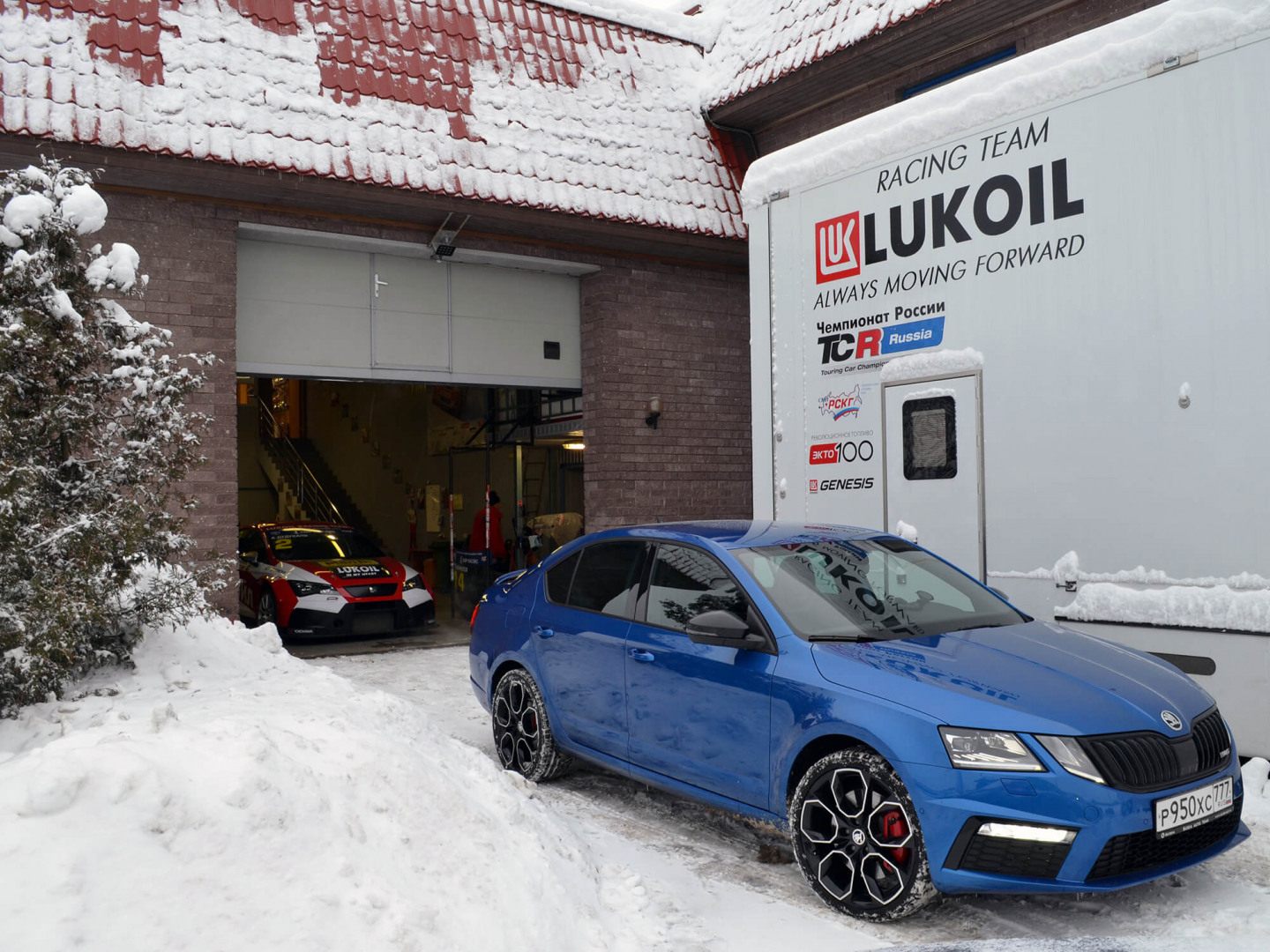 Octavia RS и Seat Leon © AUTOSPORT.com.ru