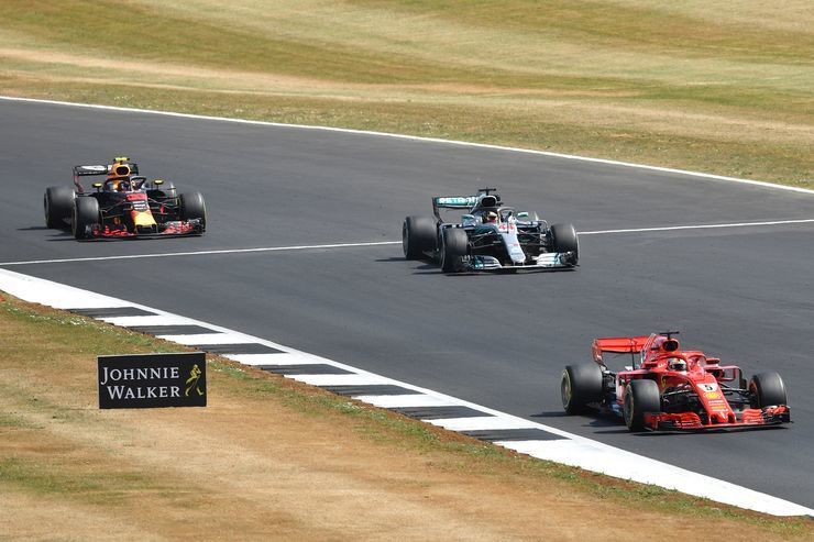 Ferrari, Mercedes и Red Bull в Сильверстоуне © AMuS