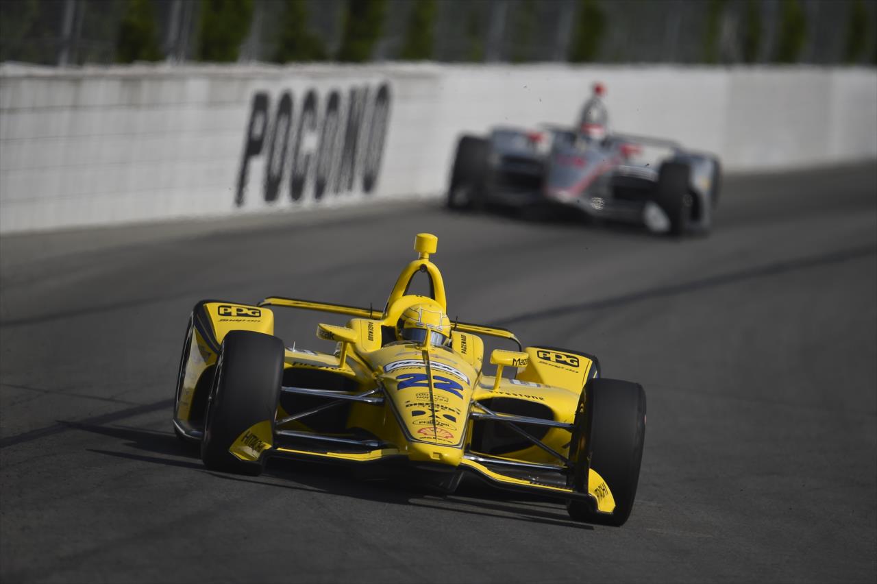 Симон Пажно впереди Уилла Пауэра © IndyCar Media